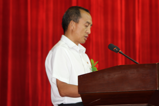 干海资学校廖建英,禄丰职中曹祖林,禄丰一中杨俊林老师和土官镇镇长